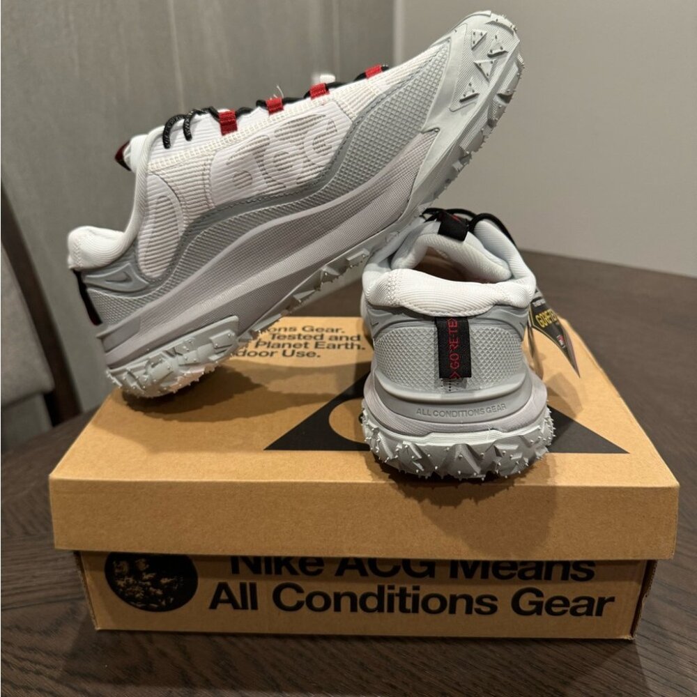 Nike ACG Gray and White Trail Sneakers - Picture 2 of 4